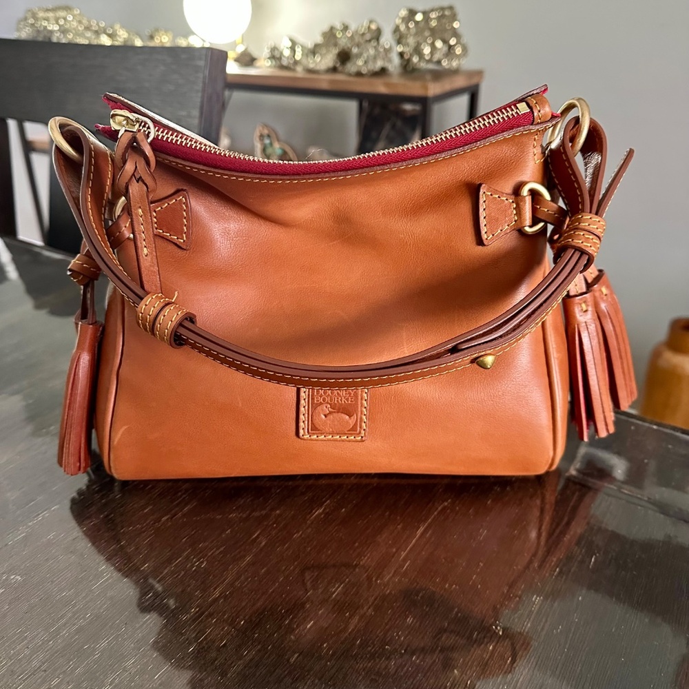 🇺🇸 MADE IN AMERICA Dooney & Bourke Florentine Tassel Shoulder Bag NATURAL🇺🇸